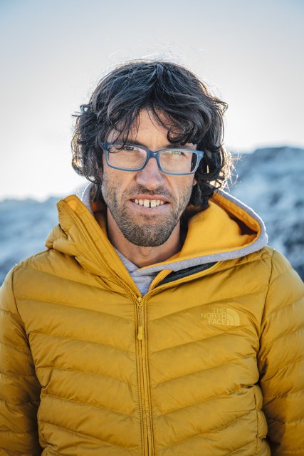 Hansjörg Auer schrieb mit 23 Jahren Alpingeschichte, als er mit der Free-Solo-Begehung der Südwand der Marmolata Erfolge feierte.  | Foto: Das Kino/Ennemoser