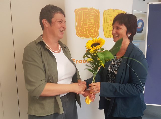 Frauenbeauftragte Petra Gstöttner-Hofer gratuliert der neuen Vorsitzenden Maria Eicher (v.r.).