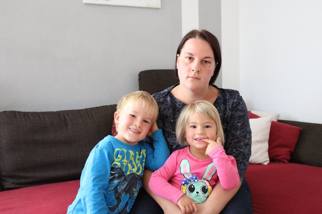 <f>Elisabeth Zachbauer</f> mit ihren beiden Kindern Elias und Miriam. Das tragische Schicksal der Familie berührt die Menschen. | Foto: Ebner
