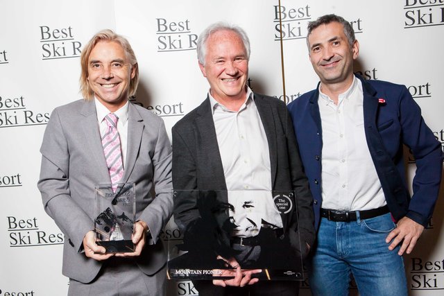 Ischgl holte sich abermals den Sieg in der Kategorie "Aprés Ski". Zudem wurde Seilbahner Hannes Parth (Mitte) mit dem "Mountain Pionier Award" für sein Lebenswerk geehrt. Bei der Preisverleihung (v.l.): Andreas Steibl (TVB Paznaun - Ischgl), Hannes Parth (Langzeitvorstand Silvretta Seilbahn AG) und Günther Zangerl (Vorstand Silvretta Seilbahn AG). | Foto: ProMedia