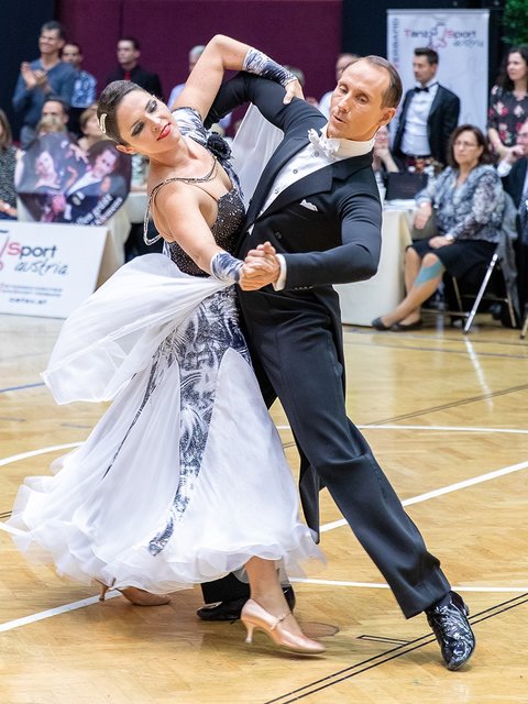Jörg Kügler &amp; Eva Hundstorfer vom TSC Grün-Rot-Wels: 3.Platz Senioren-I Sonderklasse  | Foto: © Jürgen Brochmann
