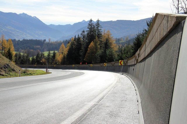 Die Lärmschutzwand in Untergrimming soll 350.000 Euro kosten.