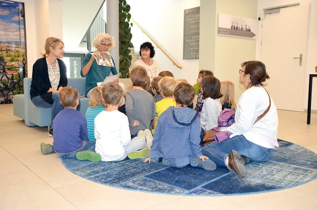 Die Schulanfänger vom Caritas Kindergarten Thalheim staunten über die Geschichten rund um den Kakao. | Foto: Marktgemeinde Thalheim