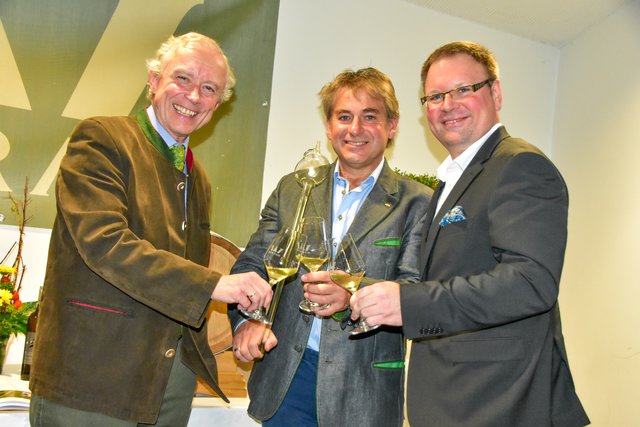 Taufpate Norbert Gollinger, Winzer Karl Zimmermann und Obmann der Region Wagram Franz Aigner.