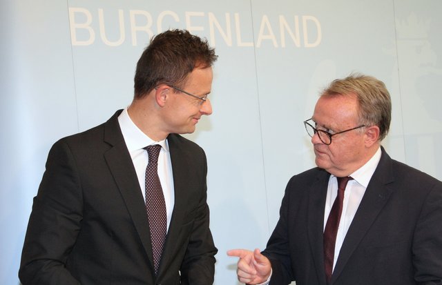 Einigten sich in der Causa „Pkw-Fahrverbote“ auf eine Arbeitsgruppe: Ungarns Außenminister Péter Szijjártó und LH Hans Niessl | Foto: Landesmedienservice