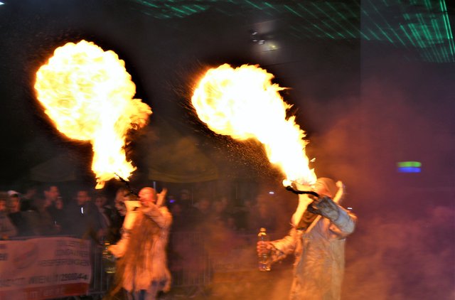 Feuerspucker der Mühlenteufl Raaba, Perchten- und Krampuslauf in Hausmannstätten