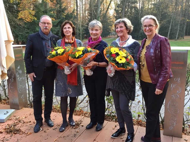 BGM Gerald Hackl, Christine Steiner, Otti Bruckbauer, Renate Hammerschmied, Tourismusdirektorin Eva Pötzl (v. li.) | Foto: W.Hack