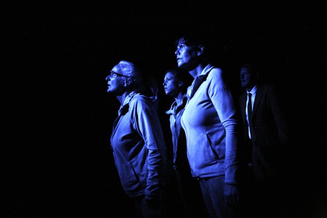 Das Ensemble des Theaterforum Humiste setzte das ernste Thema mit durchdringendem Spiel um.