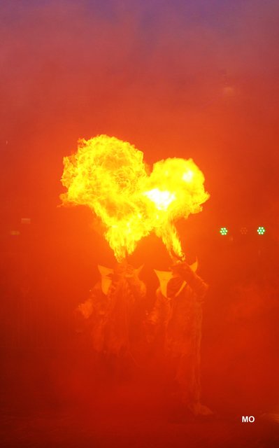 Feuershow der Mühlenteufl Raaba beim Perchtenlauf in Hausmannstätten