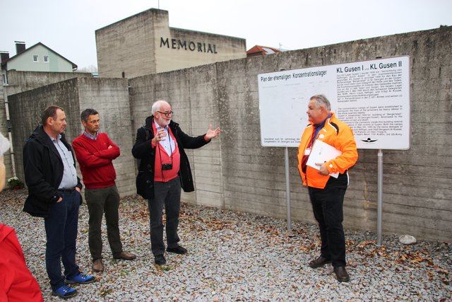 Guy Dockendorf, Vorsitzender des Internationalen Mauthausenkomitees aus Luxemburg nahm am Rundgang teil. | Foto: Eckhart Herbe