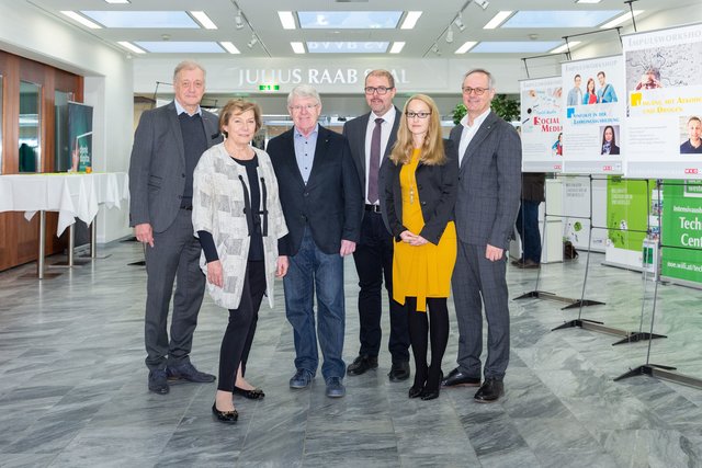WKNÖ-Direktor Dr. Franz Wiedersich, WKNÖ-Präsidentin Sonja Zwazl, Innungsmeister-Stv. KommR Johann Ostermann, Mag. Stefan Gratzl (Leiter Abt. Bildung), WIFI-Produktmanagerin Dipl.-Päd. Susanne Brunner, MA, WIFI-Institutsleiter Mag. Andreas Hartl
 | Foto: Lechner