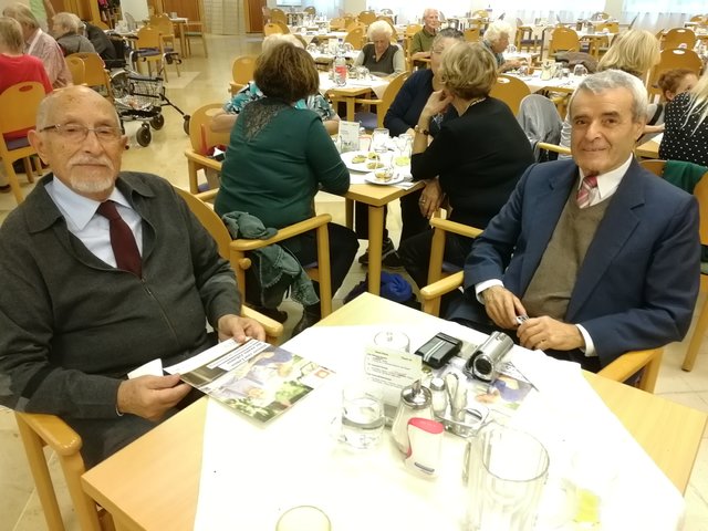 Vom Pensionistenklub aus dem 15. Bezirk sind Kamil Bicer und Enver Söner gekommen (v.l.).