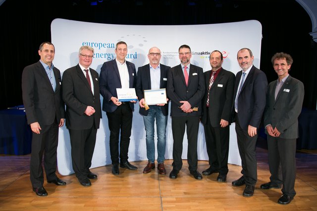 Die Gemeinde Assling freut sich über den European Energy Award in Gold. Bgm. Bernhard Schneider, Vzbgm. Harald Stocker, Johann Gamper und Dietmar Mairer nahmen die Auszeichnung entgegen.