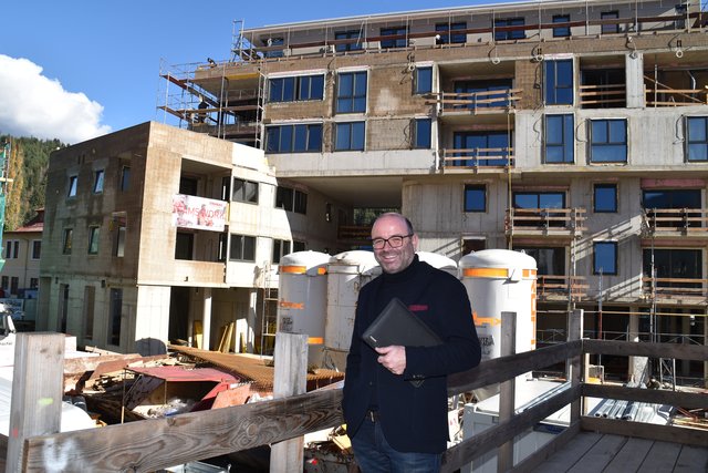 Hermann Regger vor seinem Rathausmarkt neu. Nach Fertigstellung aller Baustufen finden sich hier rund 60 Wohneinheiten