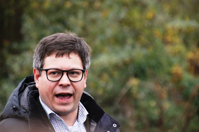 Historiker Paul Mahringer vom Bundesdenkmalamt erläutertet die vielen Probleme der geschichtlichen Aufarbeitung in der Region.