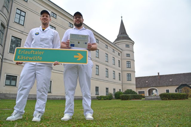 Die Erlauftaler Käsewölfe: Robert Bugl und Georg Wagner betreiben am Areal des Schlosses Wolfpassing eine Käserei. | Foto: Roland Mayr