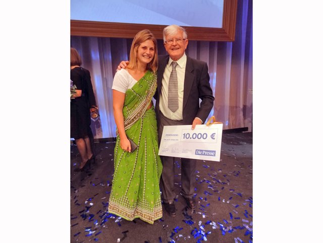 Werner Waldmann mit der Organisationsleiterin der „Austrian Doctors“, Maria Graf. | Foto: Austrian Doctors