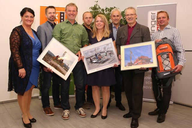 Vbgm. Sigrid Grubmair, Bgm. Leo Bimminger, Martin Radner (2. Paltz), Organisator Egon Waser, Siegerin Ingrid Schachinger, Vzbgm. Rudolf Platzer, Gerhard Hütmeyer (3. Platz) und Geschäftsführer Gerald Staudinger (v.li.)