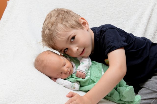 JAKOB • Datum: 14.5.2018, Eltern: Ulrike &amp; Christoph Pelzl, Größe: 49 cm, Gewicht: 3060 g | Foto: babysmile