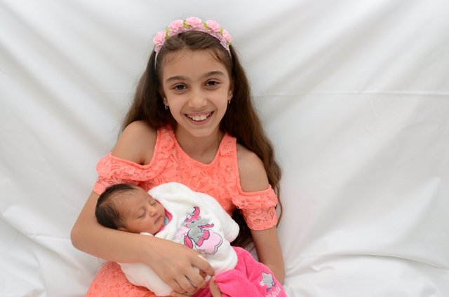 SARYA • Datum: 27.5.2018, Eltern: Kerime-Isufova Salimova &amp; Bilal Simsek, Größe: 44 cm, Gewicht: 2260 g | Foto: babysmile