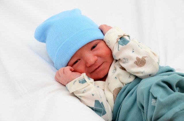 LUCAS GABRIEL • Datum: 30.5.2018, Eltern: Ana Maria &amp; Vasile Cacau, Größe: 53 cm, Gewicht: 3320 g | Foto: babysmile