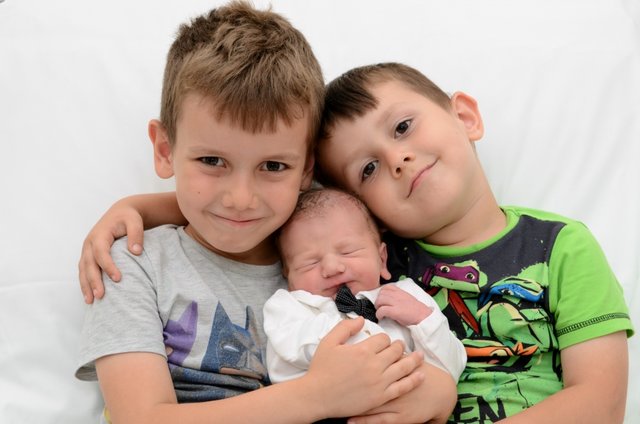 KEVIN • Datum: 30.5.2018, Eltern: Marioara &amp; Vasile Pop, Größe: 52 cm, Gewicht: 3290 g | Foto: babysmile