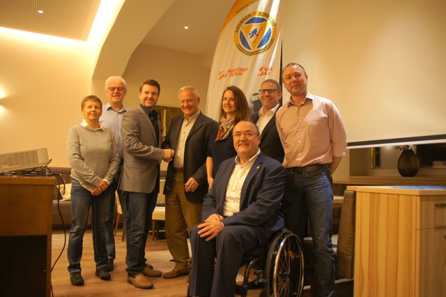 Obmann Thomas Hagmann, Ehrenobmann Ernst Wanner und Sportstadtrat Albert Kisling (vorne)
