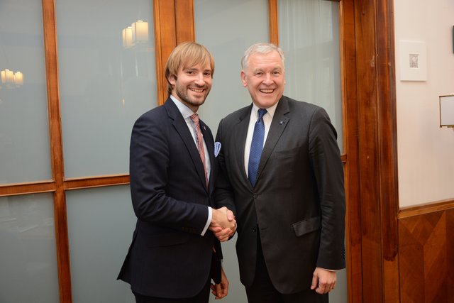 Landesrat Martin Eichtinger beim internationalen Arbeitsgespräch mit dem tschechischen Gesundheitsminister Adam Vojtěch. | Foto: Büro Eichtinger