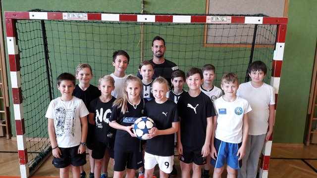 Reinhard Pleyer trainierte die Schülerliga der NMS Hitzendorf. | Foto: Gernot Pleyer