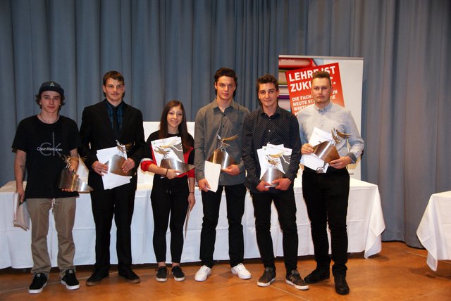 Die sechs Landessieger Johannes Spiss, Thomas Schranz, Janine Knoll, Fabian Achenrainer, Armin Hafele und Lukas Büttner (v.l.).