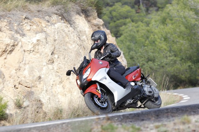 Die Tiroler Polizei informiert: Der Motorradverkehr in Tirol hat in der heurigen Saison um fünf Todesopfer mehr gefordert als im Vorjahr | Foto: Arnold Debus