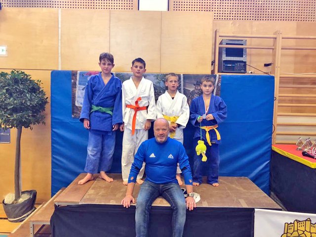Sektionsleiter Harald Karner mit Jakob Dengg, Johannes Schlick, Thomas Bacher und Alexander Pritz. | Foto: Judo Lungau