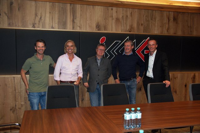 Feierten die TVB-Büro-Eröffnung: Michael Zangerl, GF Andreas Steibl, Obmann Alfons Parth, Alexander von der Thannen und Geschäftsführer Dietmar Walser (v.l.).