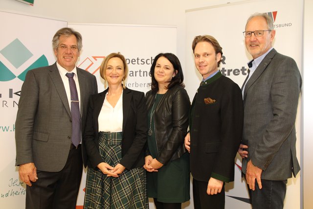 Informierten: Bruno Napetschnig (Geschäftsführer Napetschnig und Partner, Sylvia Gstättner (Wirtschaftsbund), Edith Wassertheurer (KGKK), Raimund Haberl (Wirtschaftsbund) und Bernhard Plasounig (Wirtschaftskammer)