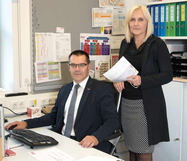 WKO-Obfrau Angelika Winzig und Bezirksstellenleiter Josef Renner freuen sich über Mitgliederzuwachs.