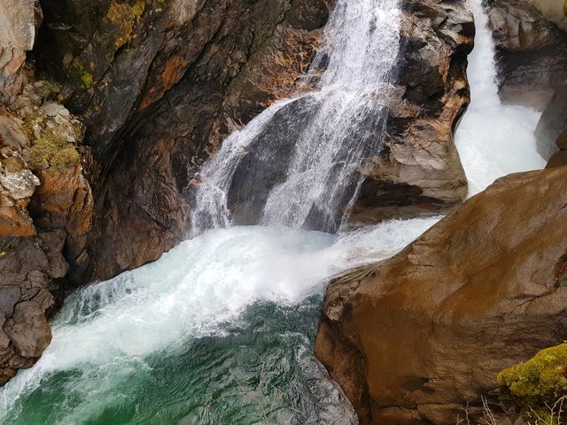 Wasser ist das wichtigste Gut auf unserer Erde, denn Wasser ist die Grundlage allen Lebens!