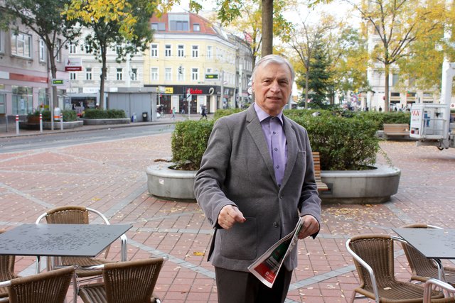 Peter F. Lang ist von den großen Parteien enttäuscht. "Man hat den Eindruck, die Menschen, vor allem die Pensionisten, sind ihnen völlig egal", sagt er