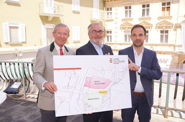 Landeshauptmann Wilfried Haslauer, Matthias Brockmann (Travel Charme) und Daniel Eickworth (Hirmer-Immobilien-Gruppe) bei der Vorvertragsunterzeichnung im Sommer. 