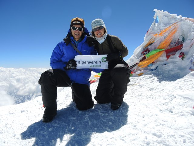 Gipfel! Barbara und Peter Strassnig am Mistagh Ata 7546 Meter