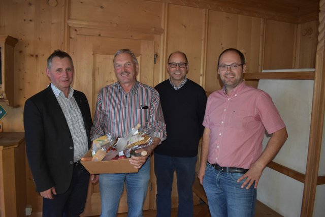 Verabschiedung: Bezirksobmann Elmar Monz, Dr. Peter Kammerlander, sein Nachfolger Mag. Eduard Martin und LK Bezirksstellenleiter Peter Frank. | Foto: Reinalter