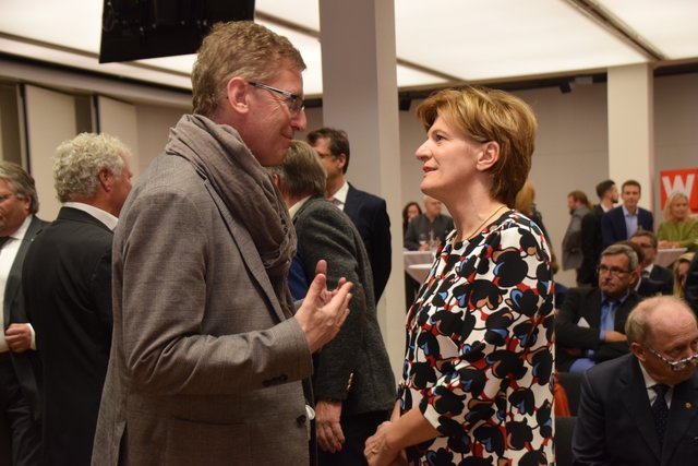 Auch die Innsbrucker Vizebürgermeisterin Christine Oppitz-Plörer kam zur Angelobung.