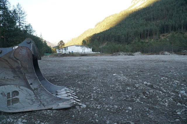 Es ist eine riesige Fläche, die in der Nachbarschaft zur Kläranlage künftig vom Baubezirksamt genützt wird. | Foto: Reichel