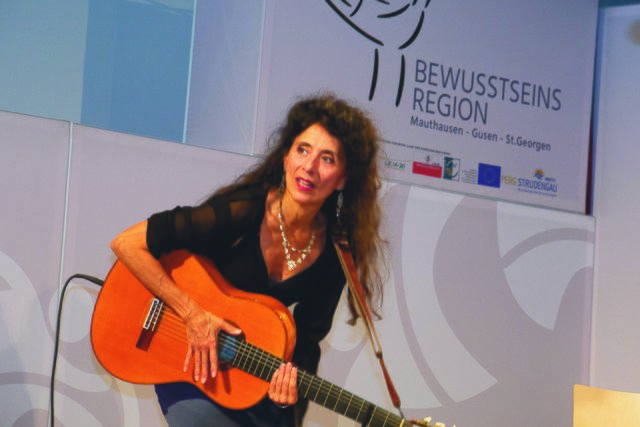 Timna Brauer zog die Besucher in ihren Bann. | Foto: Bewusstseinsregion