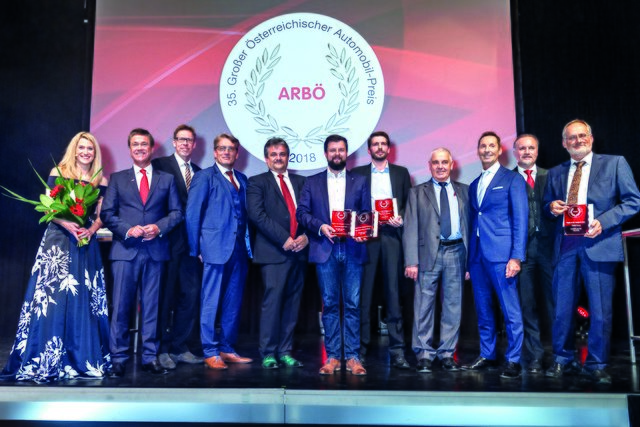 Vertreter des ARBÖ und der Hersteller der prämierten Fahrzeuge beim Großen Österreichischen Automobilpreis.