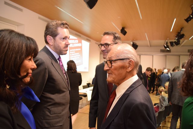 Auch der hochbetagte Vater Christoph Walsers kam zur Angelobung.