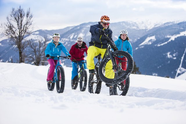Ein Wheely geht auch mit dem Fatbike. | Foto: TVB Flachau/Martin Lugger