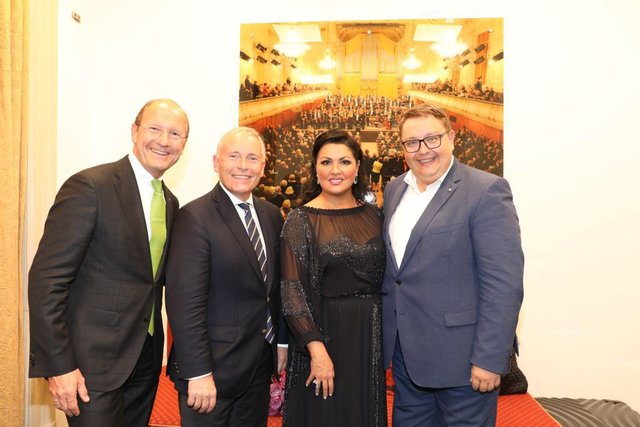 Bitte lächeln: Harnik-Lauris, Purrer, Netrebko und Graf (v. l.) | Foto: KK