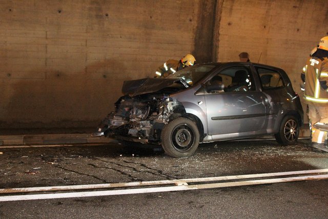 Bei der Karambolage in der Lötzgalerie waren insgesamt sechs Fahrzeuge beteiligt. | Foto: Öffentlichkeitsarbeit BFV Landeck
