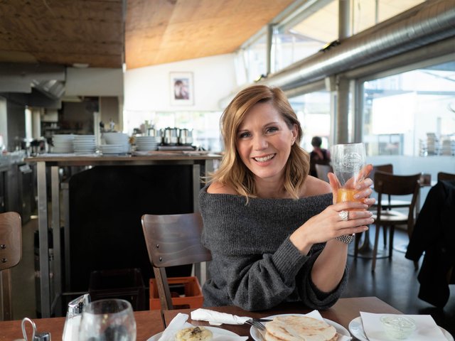 Johanna Setzer moderiert seit 14 Jahren Café Puls.