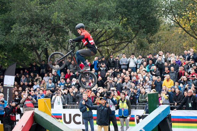 Weltmeistertitel im Trials-Radsport: Thomas Pechhacker aus Purgstall an der Erlauf ließ in Chengdu die gesamte Trials-Weltelite hinter sich.